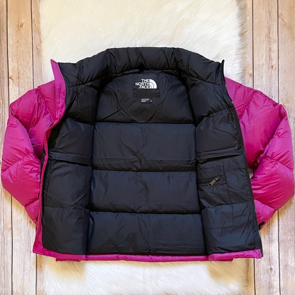The North Face Women’s 1996 Retro Nuptse Jacket In Fuchsia Pink - Picture 6 of 13